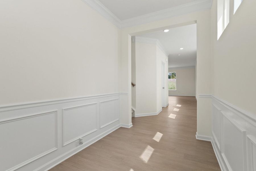 Spacious, unfurnished interior of a new home in Bellevue, Greenville (Image 12).