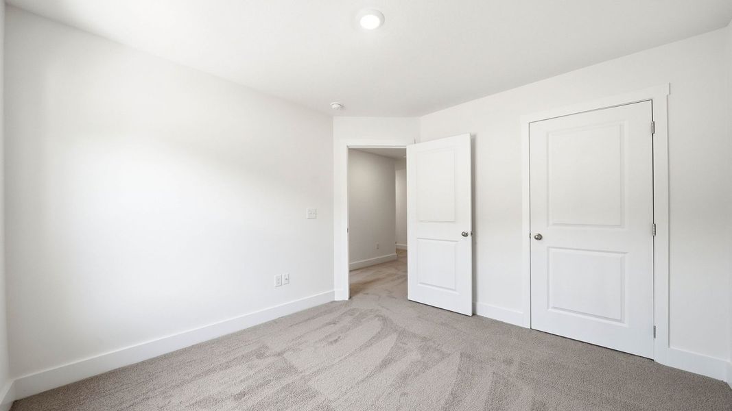 Spacious, unfurnished interior of a new home in Cherokee Crossing, Kodak (Image 15).