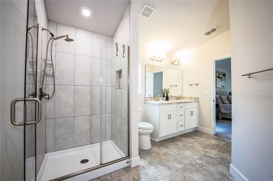 Furnished interior view inside a new home in , Winter Haven (Image 10).