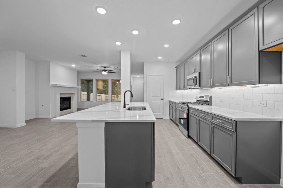 The Holly - Kitchen The Holly - Kitchen