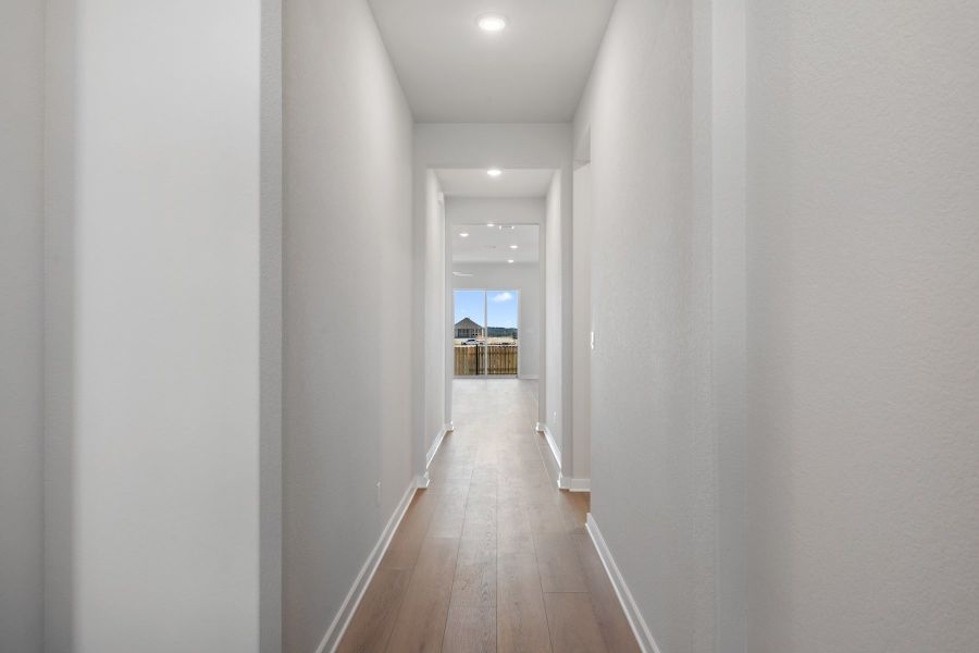 Spacious, unfurnished interior of a new home in Lariat, Liberty Hill (Image 18).