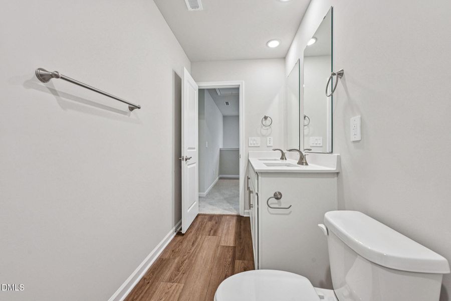 23-web-or-mls-Raleigh - Oak Manor - 909