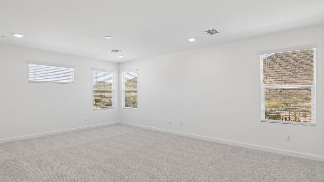 Spacious, unfurnished interior of a new home in The Buttes at Mystic, Peoria (Image 23).