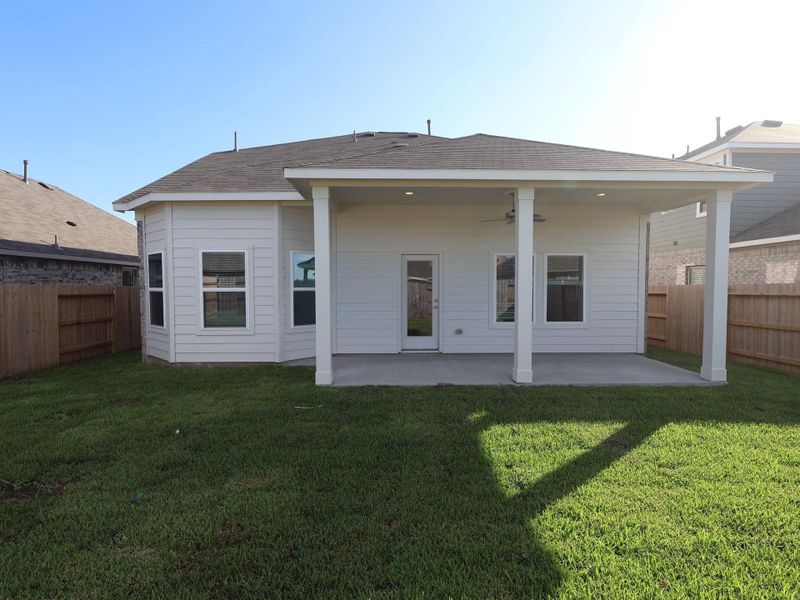 Exterior details and patio area of a home in Miller's Pond, Rosenberg (Image 27).