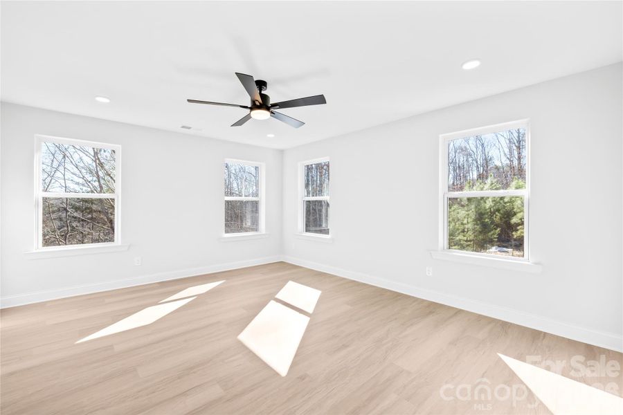 Spacious, unfurnished interior of a new home in , Kings Mountain (Image 29).