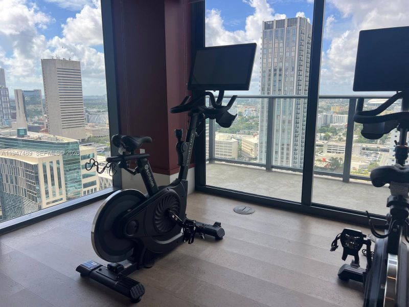 Community amenities in , Miami (Image 7).