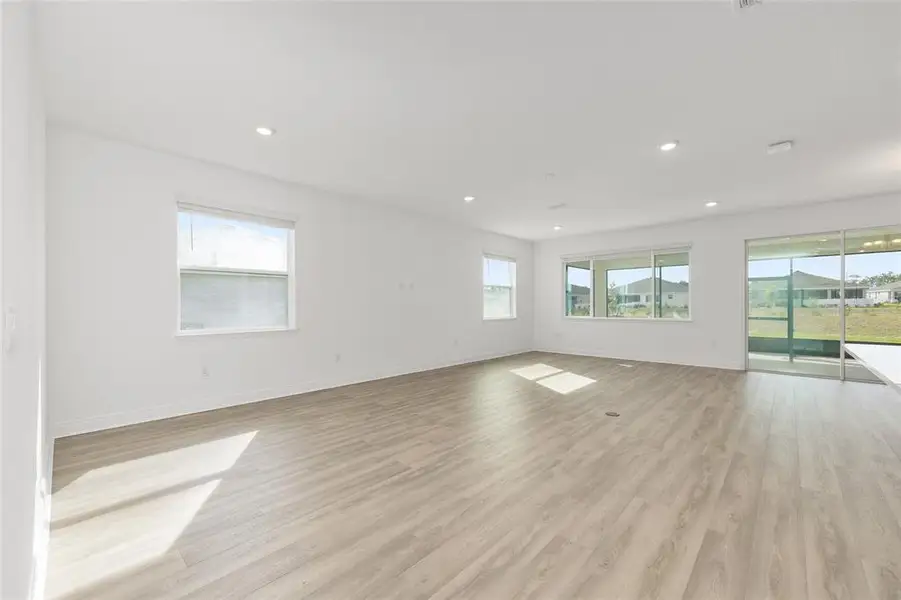 Spacious, unfurnished interior of a new home in , Ocala (Image 32).