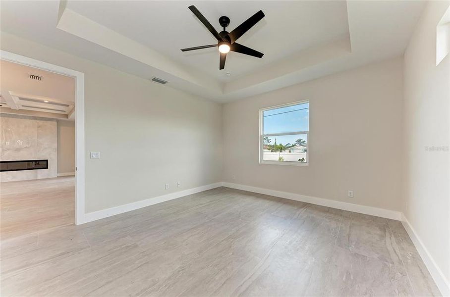 Spacious, unfurnished interior of a new home in , Venice (Image 34).