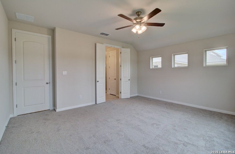 Spacious, unfurnished interior of a new home in Stream Waters, Seguin (Image 22).