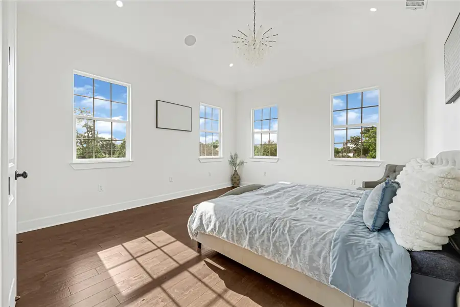 Flooded with natural light, this room offers bright and inviting spaces perfect for relaxation.