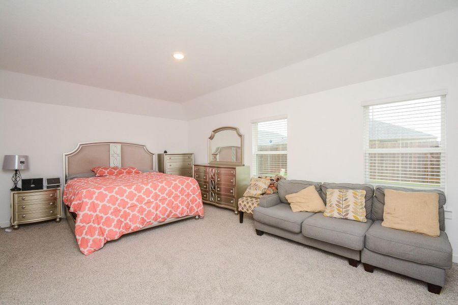 Furnished interior view inside a new home in , Rosharon (Image 8).