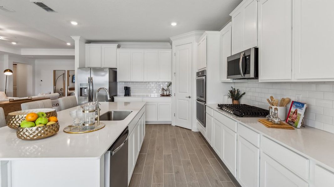 2654 Medallion Kitchen 2of8 F1 7 18 25