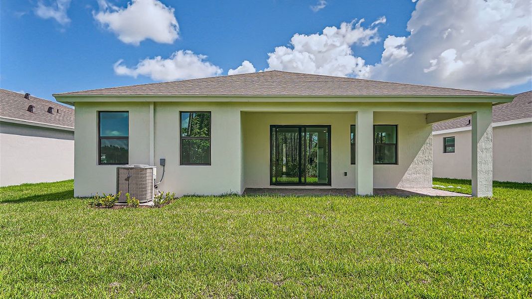 Representative exterior details of a home built from the Avon by D.R. Horton in Preserves at Park Trace, Stuart (Image 3).