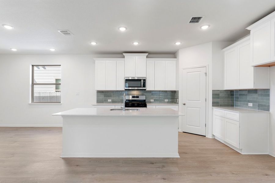 014_lb105412_596 014_lb105412_596