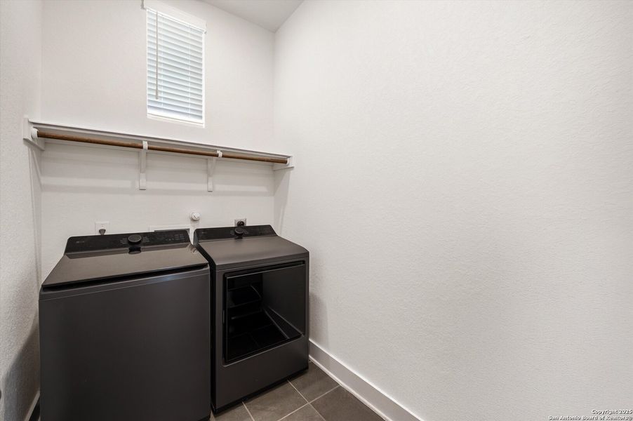 Furnished interior view inside a new home in Mesa Western, Cibolo (Image 5).