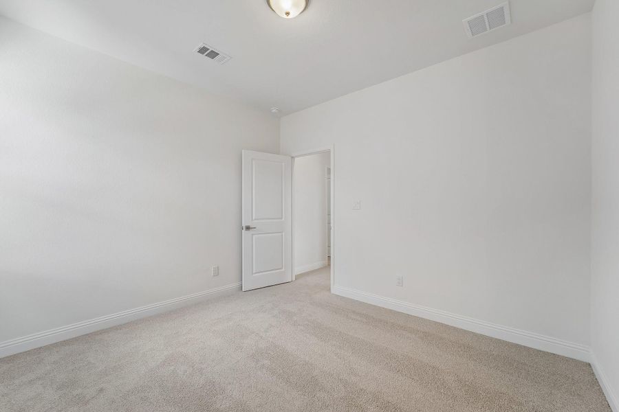 Spacious, unfurnished interior of a new home in Evergreen 70', Conroe (Image 38).