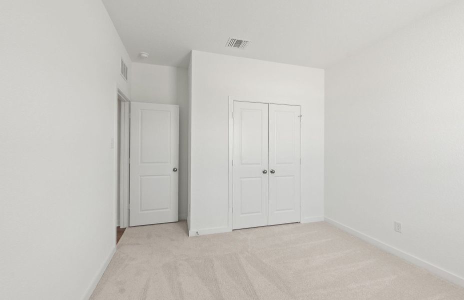Spacious, unfurnished interior of a new home in Skyview, Belton (Image 15).