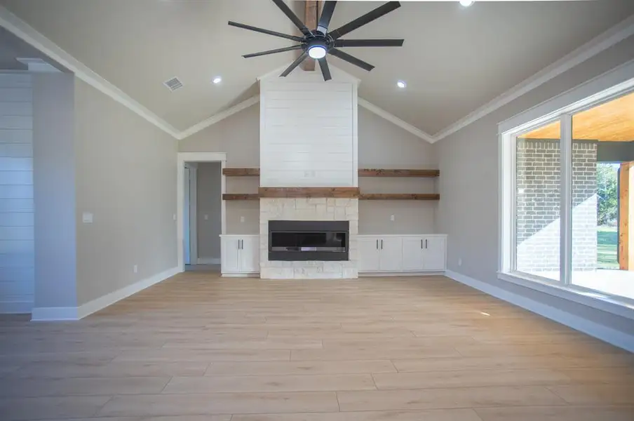 Spacious, unfurnished interior of a new home in , Tyler (Image 20).