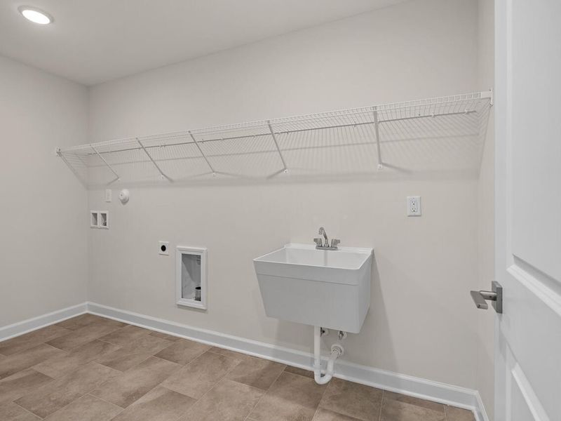 Spacious, unfurnished interior of a new home in Wellers Knoll, Lillington (Image 27).