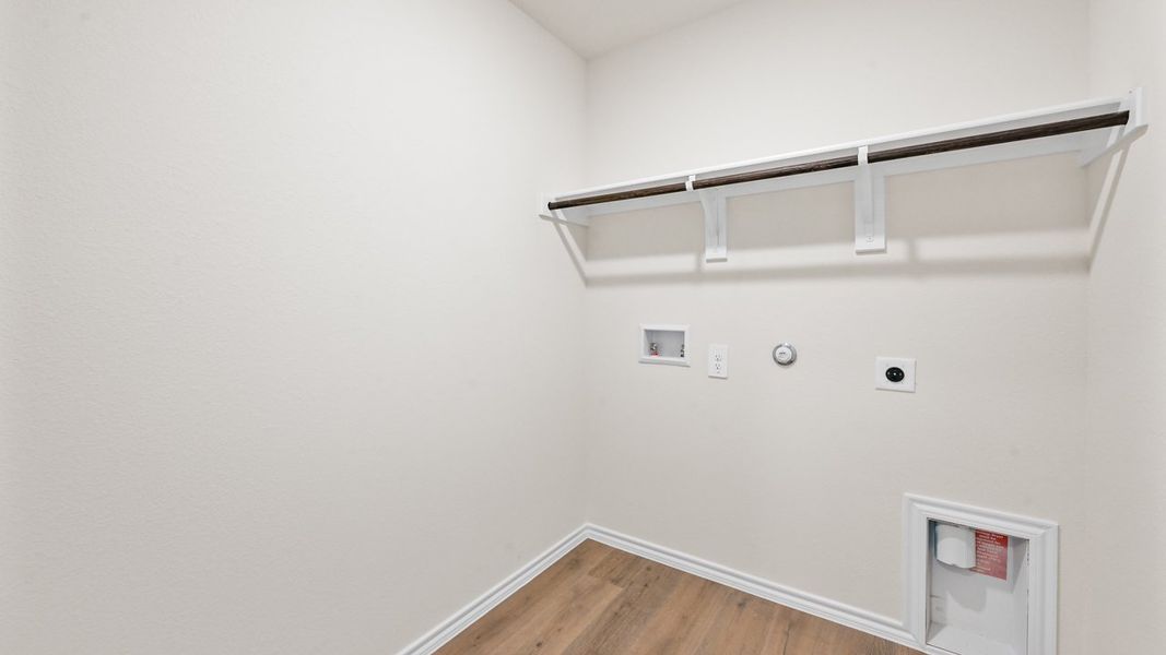 Representative unfurnished interior of a home built from the Diana by D.R. Horton in Northspur, Terrell (Image 11).