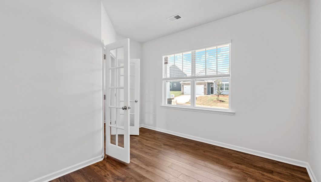 Spacious, unfurnished interior of a new home in Waverly Station, Greenwood (Image 13).