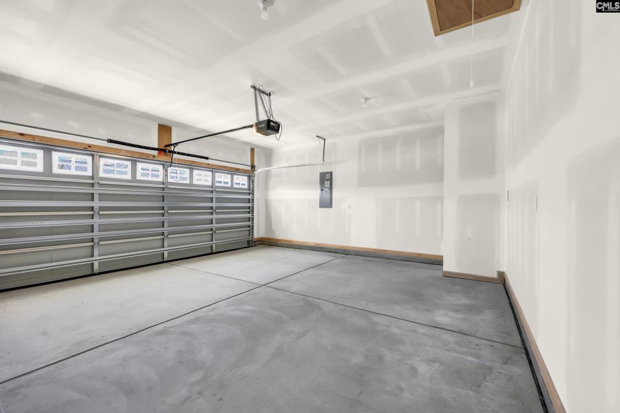 Spacious, unfurnished interior of a new home in Old Charleston Acres, Pelion (Image 13).