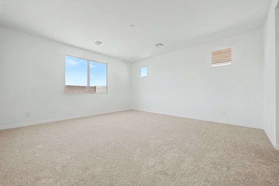 Spacious, unfurnished interior of a new home in White Tank Vistas, Waddell (Image 9).