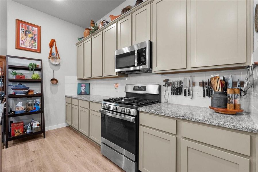Furnished interior view inside a new home in Mustang Crossing, Alvin (Image 31).