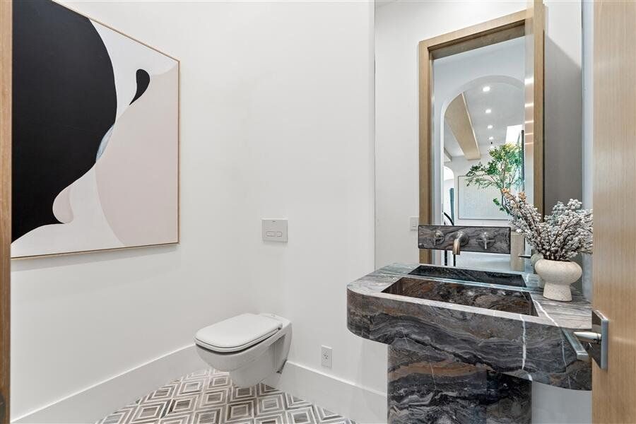 dash_POWDER_ROOM dash_POWDER_ROOM