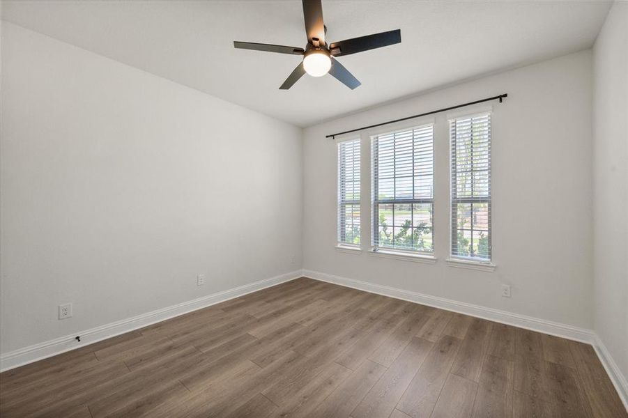 Spacious, unfurnished interior of a new home in Oaks of North Grove, Waxahachie (Image 21).