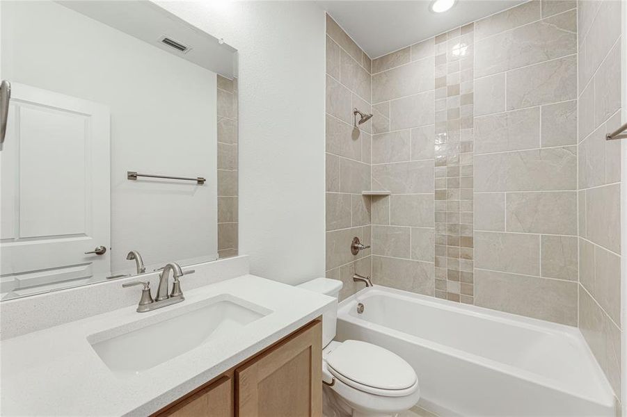 Furnished interior view inside a new home in Country Lakes Classic 60, Argyle (Image 14).