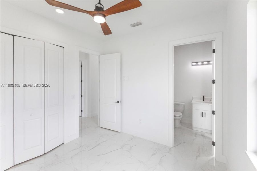 Spacious, unfurnished interior of a new home in , Cape Coral (Image 20).