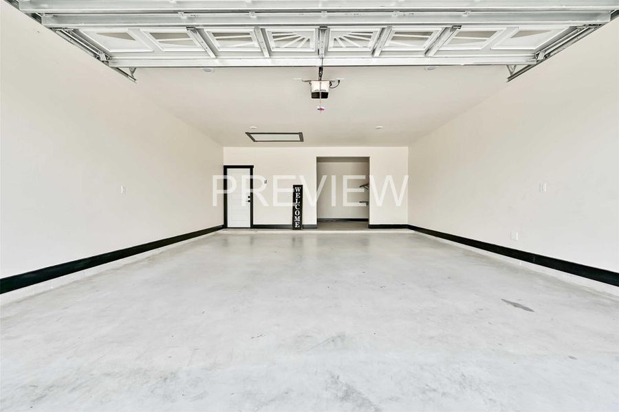 Spacious, unfurnished interior of a new home in , Angleton (Image 28).