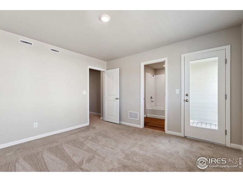 Spacious, unfurnished interior of a new home in Johnstown Village, Johnstown (Image 18).