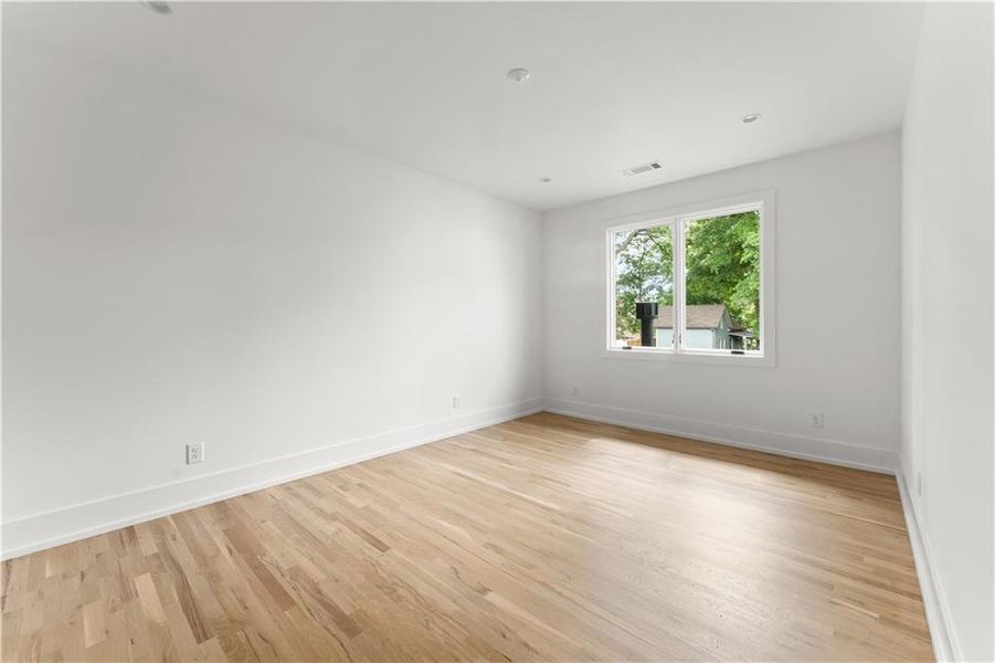 Spacious, unfurnished interior of a new home in , Atlanta (Image 23).