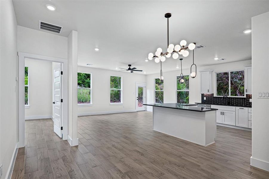 Spacious, unfurnished interior of a new home in , Granbury (Image 30).