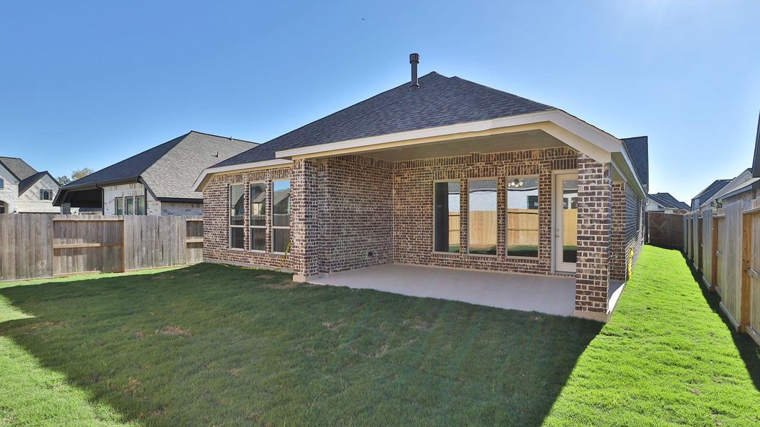 Exterior details and patio area of a home in Riceland 50', Mont Belvieu (Image 3).