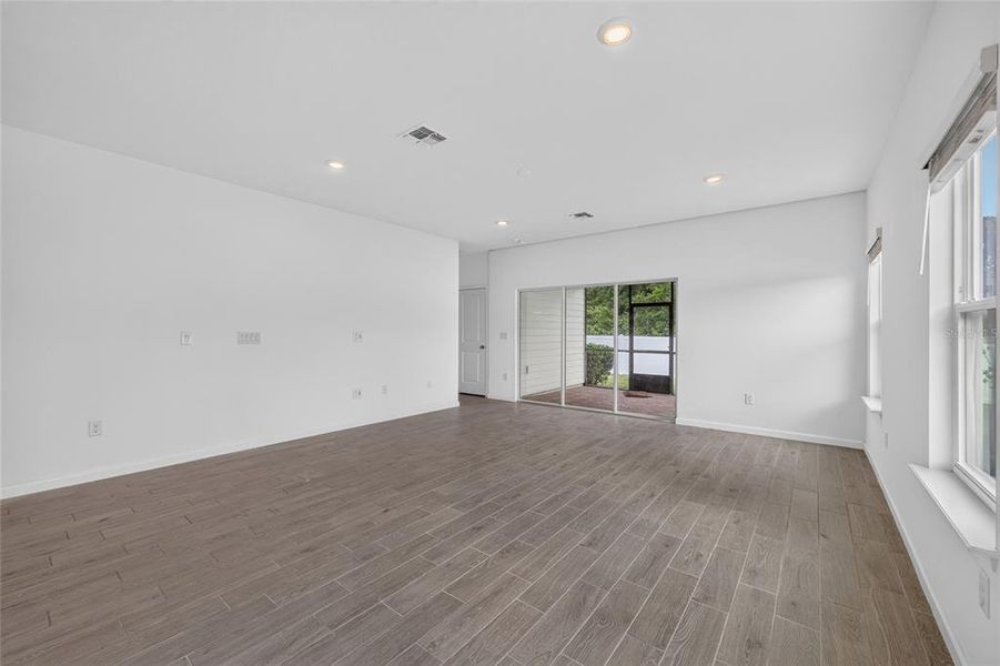 Spacious, unfurnished interior of a new home in Heath Preserve, Ocala (Image 44).