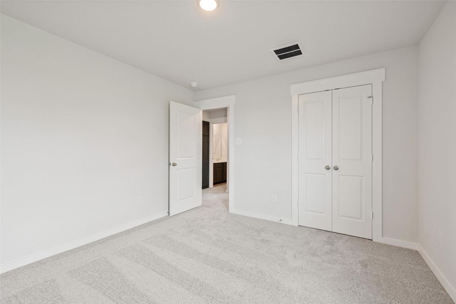 Spacious, unfurnished interior of a new home in Cielo, Conroe (Image 31).