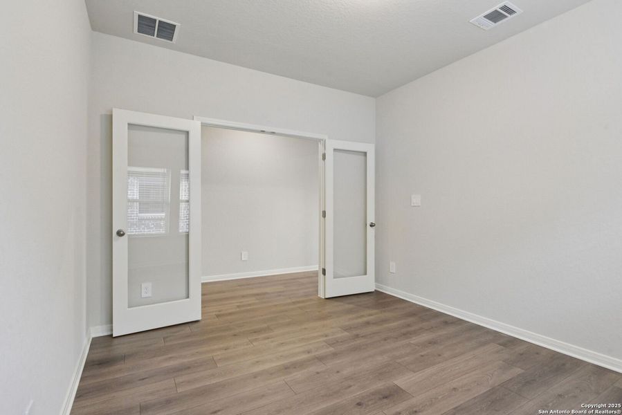 Spacious, unfurnished interior of a new home in Fox Falls, Boerne (Image 43).
