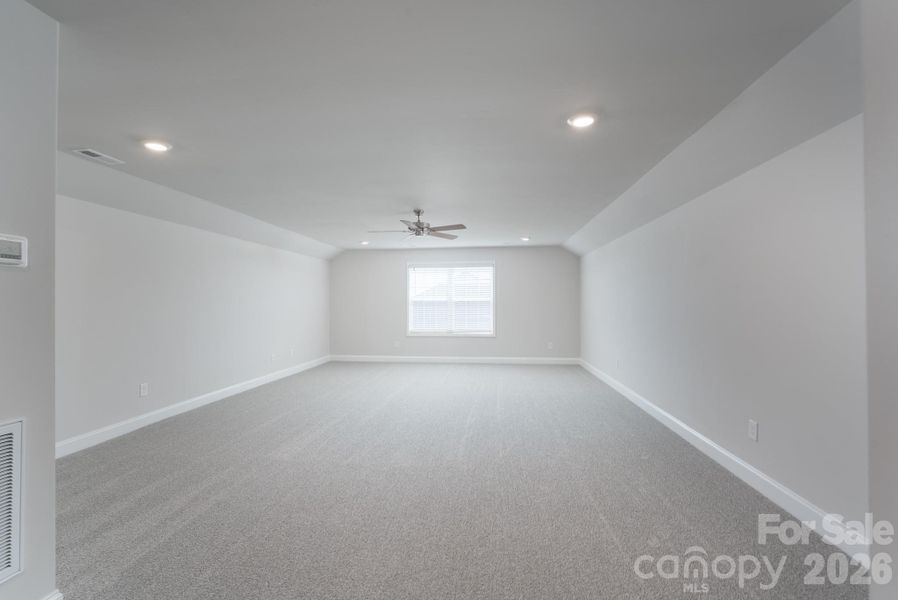 Spacious, unfurnished interior of a new home in Cardiff Glyn, Catawba (Image 19).