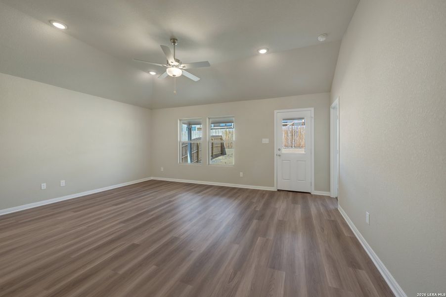 Spacious, unfurnished interior of a new home in Hunters Ranch, San Antonio (Image 37).