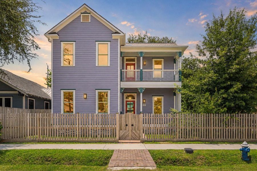 Welcome to Ovid, built by renowned FW Heritage. New construction that compliments the rich architectural history of Arts District Houston. Welcome to Ovid, built by renowned FW Heritage. New construction that compliments the rich architectural history of Arts District Houston.