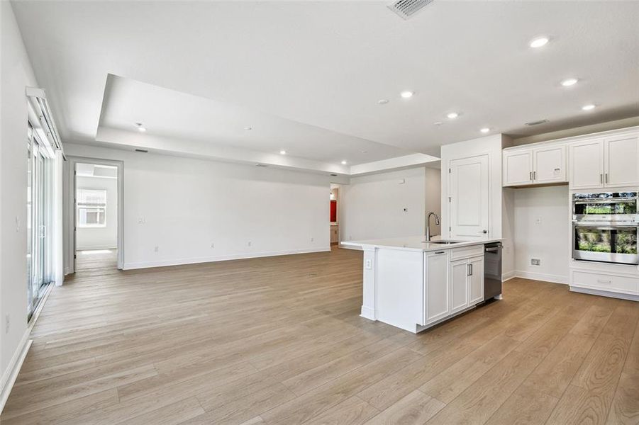Spacious, unfurnished interior of a new home in Hawkstone, Sarasota (Image 18).