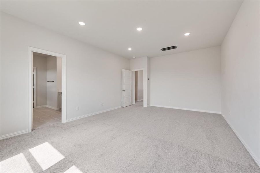 Spacious, unfurnished interior of a new home in Spiritas Ranch, Little Elm (Image 30).