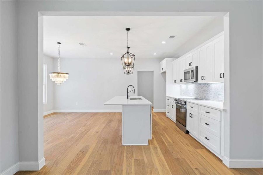 Furnished interior view inside a new home in , Gainesville (Image 10).