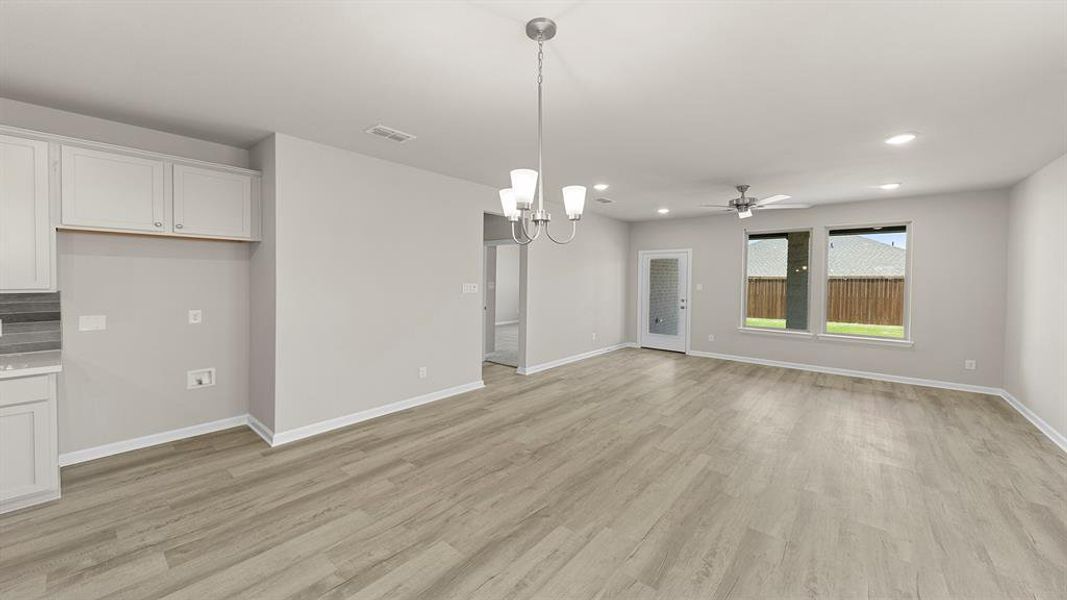 12. 1416 Martingale - Dining (2) 12. 1416 Martingale - Dining (2)