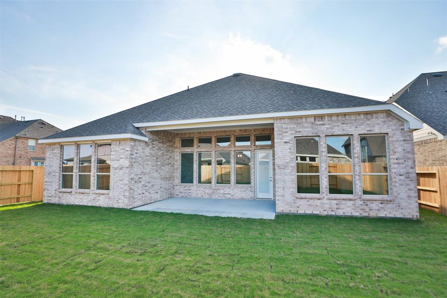 Exterior details and patio area of a home in Brookewater, Rosenberg (Image 22).
