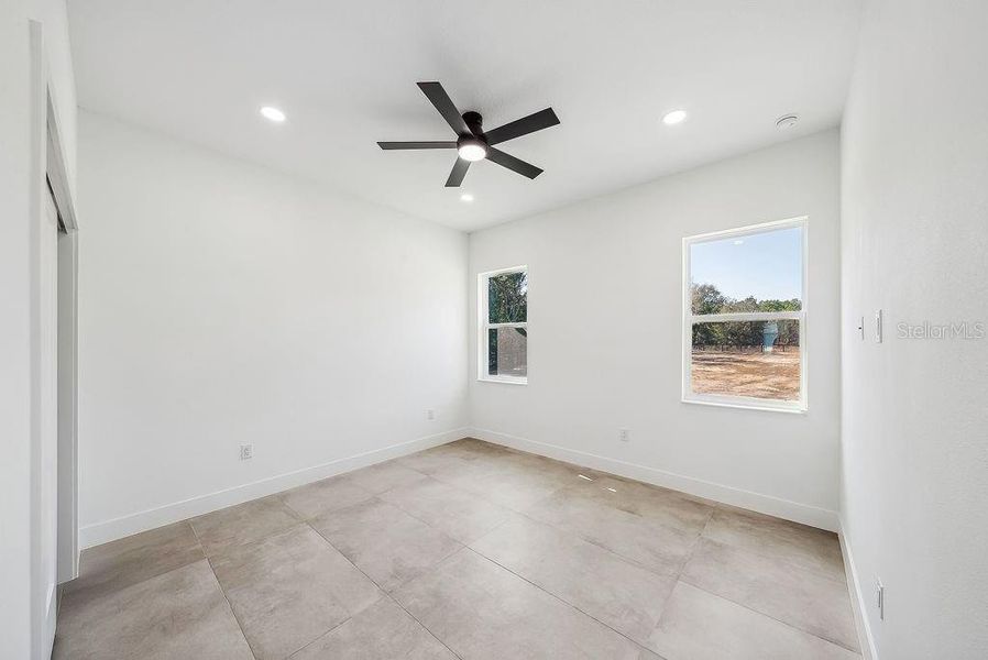 Spacious, unfurnished interior of a new home in , Ocala (Image 24).