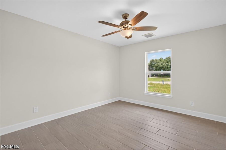 Spacious, unfurnished interior of a new home in Cape Coral, Cape Coral (Image 16).